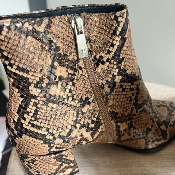 Kenneth Cole Roanne Snake Print Pointed Toe Side Zipper Heeled Boots size 6 NWOB - Picture 8 of 8